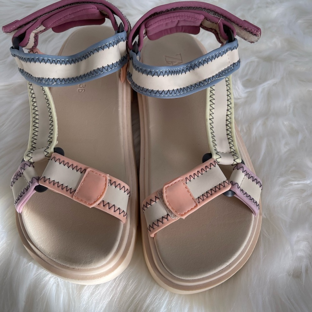 ✨✨Zara Girl sandals ✨✨ - Picture 3 of 9